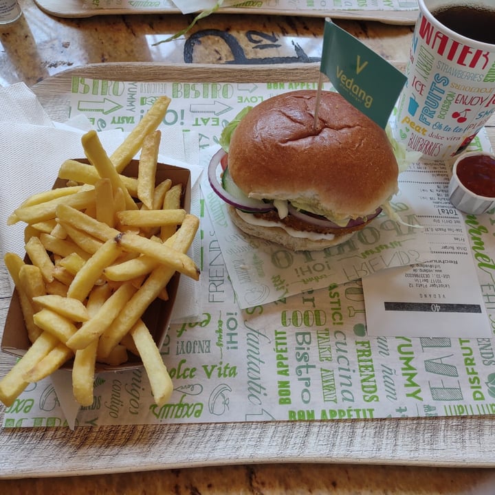 photo of Vedang @ Mall of Berlin Burger shared by @eleonxra on  08 Aug 2022 - review