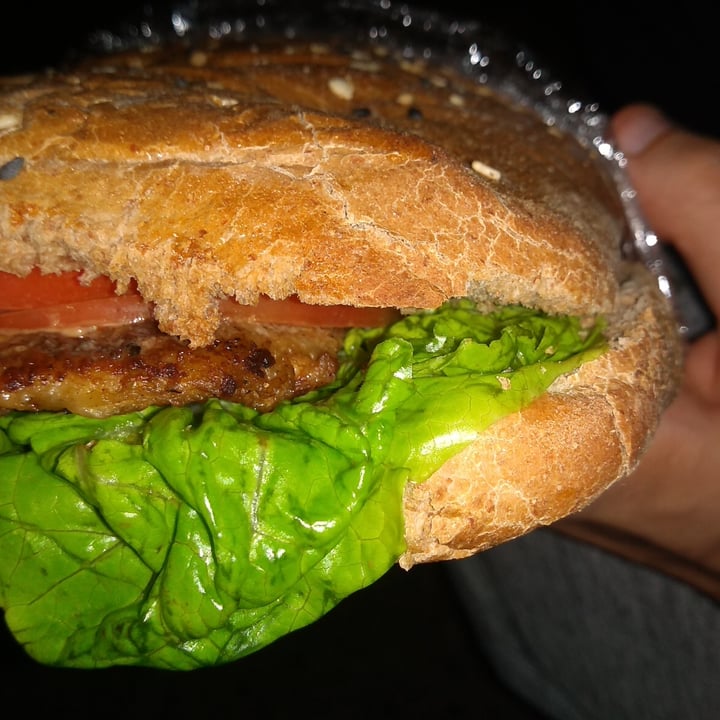 photo of Un Gusto Superior Sandwich De Lomito De Seitan shared by @milavgan on  05 Apr 2021 - review