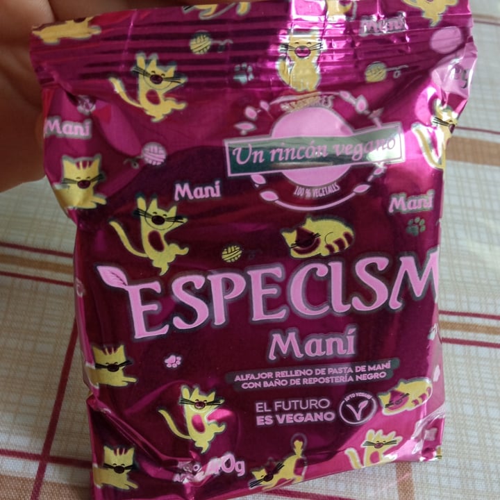 photo of Un Rincón Vegano Especismo Alfajor Relleno de Pasta de Maní con Baño de Repostería Negro shared by @mikamaiden on  10 Apr 2021 - review