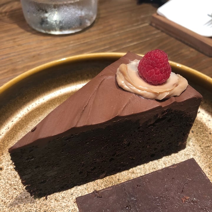 review photo of Genius Central Singapore Vegan chocolate mud cake shared by @aishahalattas on 03 May 2021 - review