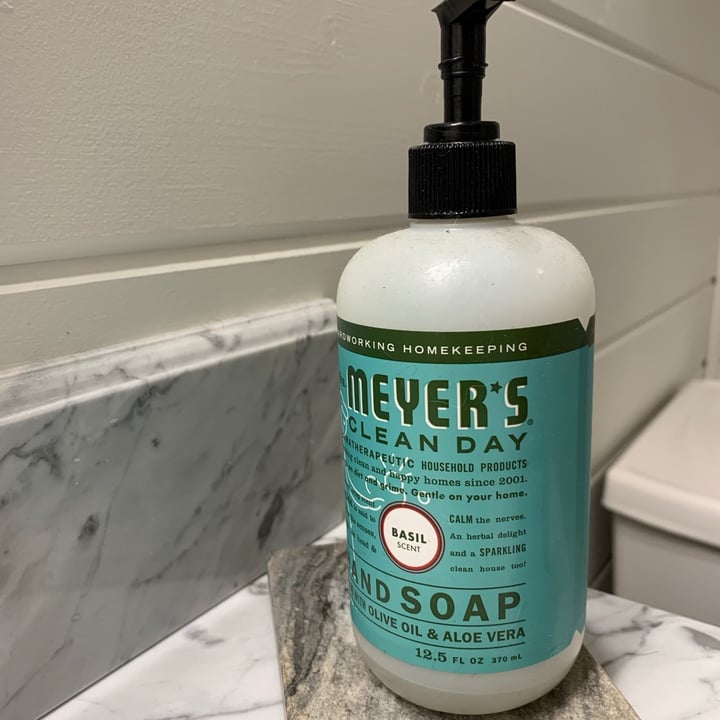 review photo of Mrs. Meyer's Clean Day Clean Day Hand Soap shared by @melimohr on 31 Dec 2020 - review