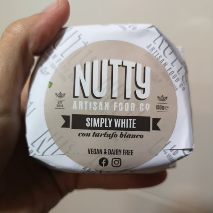 photo of Nutty Artisan Foods Simply White Con Tartufo Bianco shared by @ouzyyy on  18 Dec 2021 - review