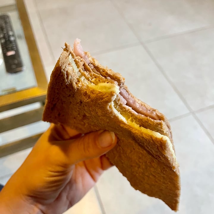 review photo of aptovegano sanguche de miga shared by @yayimarinaro on 24 Jul 2022 - review