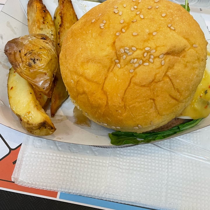 photo of Green & Company Vegan Burger shared by @aagoss on  26 Feb 2022 - review