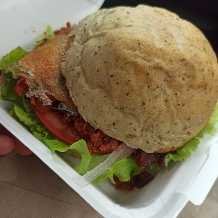 photo of Caballete & Berenjena Vegan Food Hamburguesas vegan burger shared by @lauramartinez on  07 Mar 2022 - review