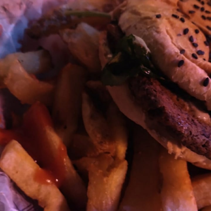 photo of Club TRI Hamburguesa vegana 5 shared by @valula on  08 Aug 2021 - review