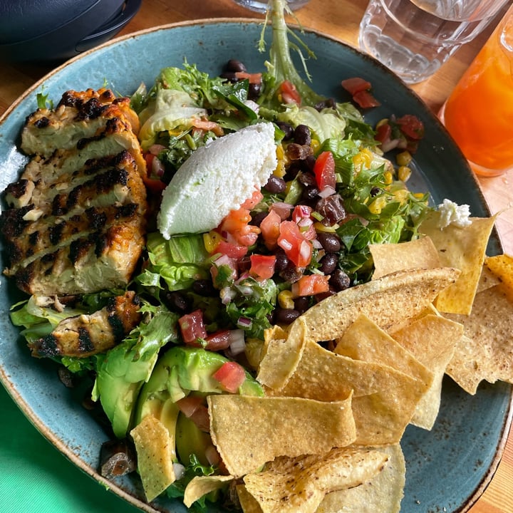 photo of Heirloom Restaurant Santa Fe Chick’n Salad shared by @gwynnethtansey on  12 Aug 2022 - review