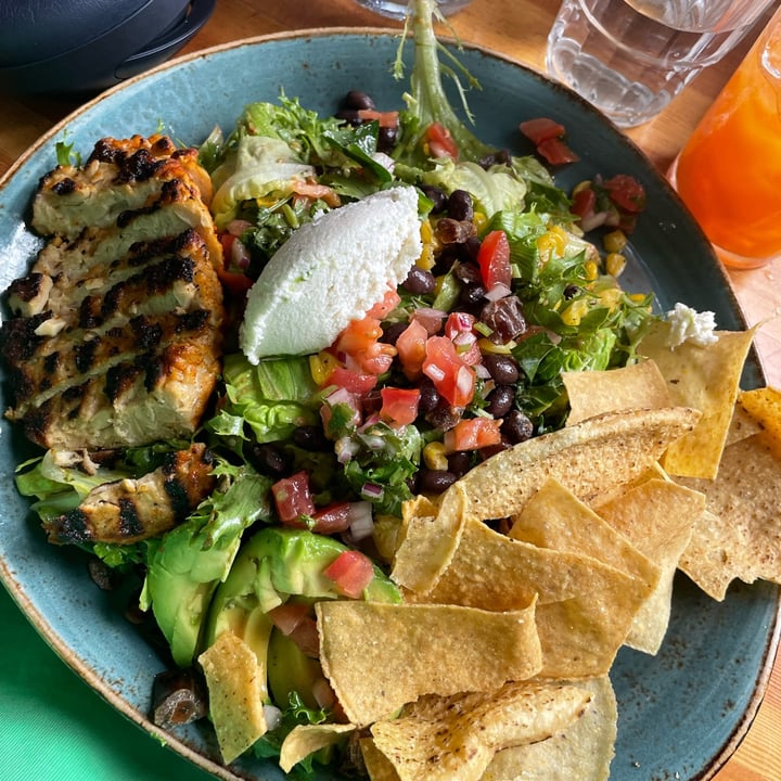 review photo of Heirloom Restaurant Santa Fe Chick’n Salad shared by @gwynnethtansey on 12 Aug 2022 - review