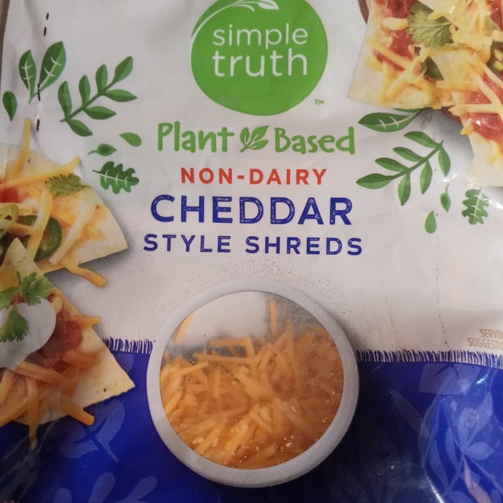 photo of Simple Truth non-dairy cheddar style shreds shared by @innerplanehoops on  14 Aug 2021 - review