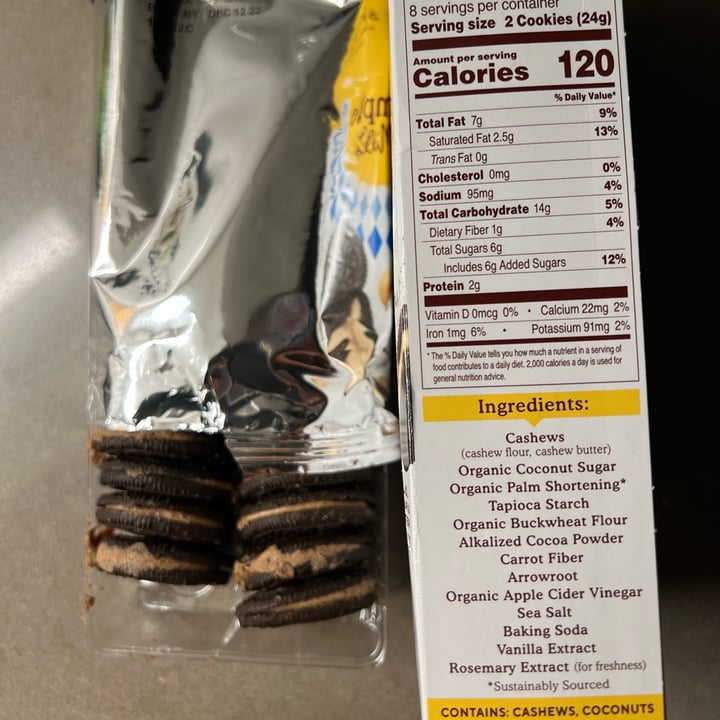photo of Simple Mills Nut Butter Stuffed Sandwich Cookies Cocoa Cashew Creme shared by @berryveganplanet on  22 Aug 2022 - review