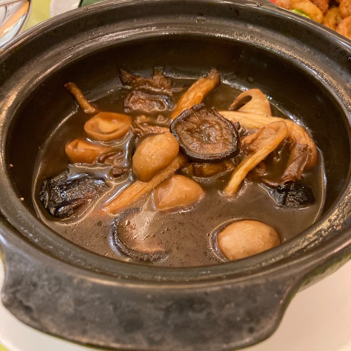 photo of Loving Hut Hoa Dang Three mushroom types in salty sauce shared by @gggoveggie on  27 Aug 2020 - review