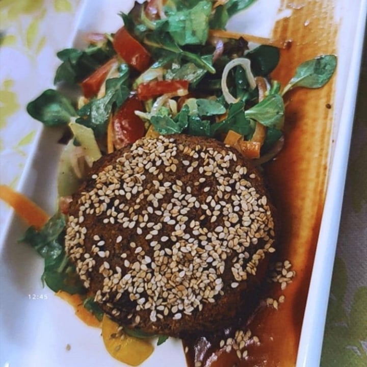review photo of Pastinaca Vegetarian Restaurant Burger vegetale (Veganized) shared by @eleveg on 11 Oct 2020 - review
