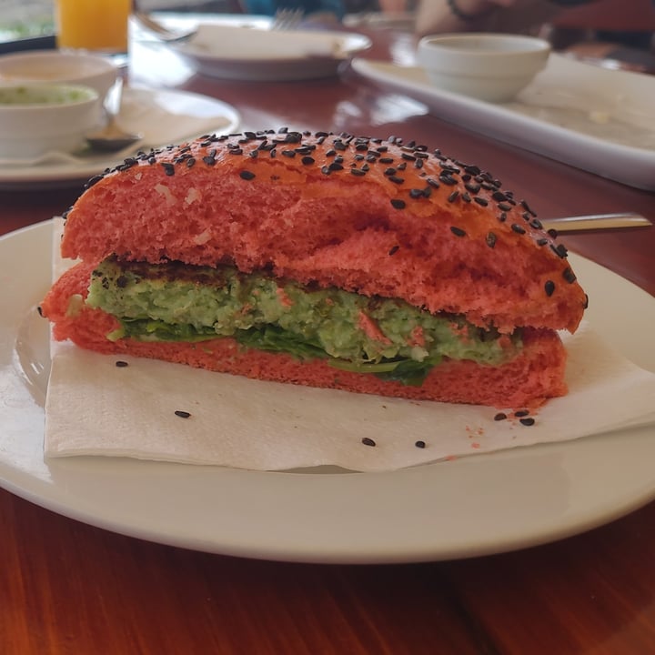 photo of Bar & Cafetería - Jardín De Cactus Cactus burger shared by @blavinia on  10 Jul 2022 - review