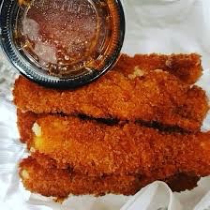 photo of B&B Wings and Things Vegan mozzarella sticks shared by @sagemurr on  22 Nov 2020 - review