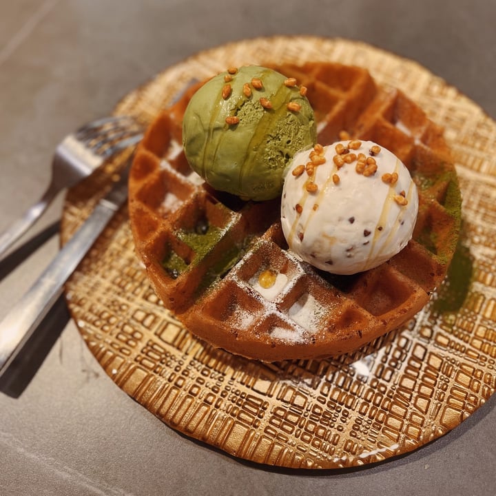 photo of Hvala CHIJMES Waffles And Ice Cream shared by @consciouscookieee on  12 Dec 2021 - review