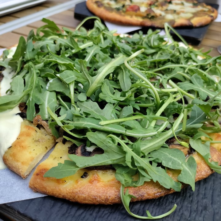 photo of Virtuous Pie Super Funghi Pizza shared by @mikebroadhead on  25 Jul 2022 - review