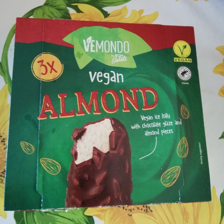 photo of Vemondo vegan almond shared by @claudia68 on  20 Jul 2022 - review