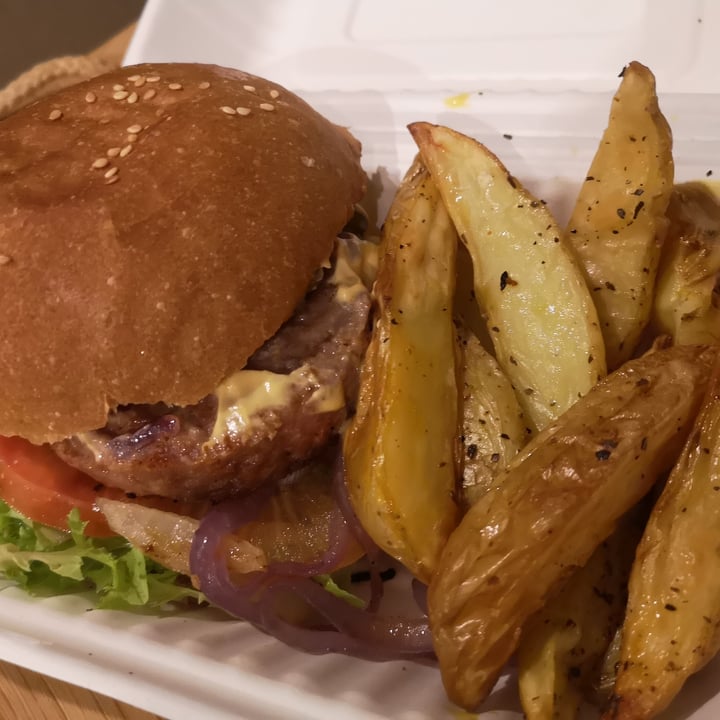 photo of Lexi's Healthy Eatery Beyond Burger shared by @vickysveganry on  27 Oct 2020 - review