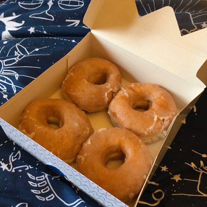 photo of Greggs Vegan Glazed Ring Doughnut shared by @katelouisepowell on  30 Jan 2020 - review