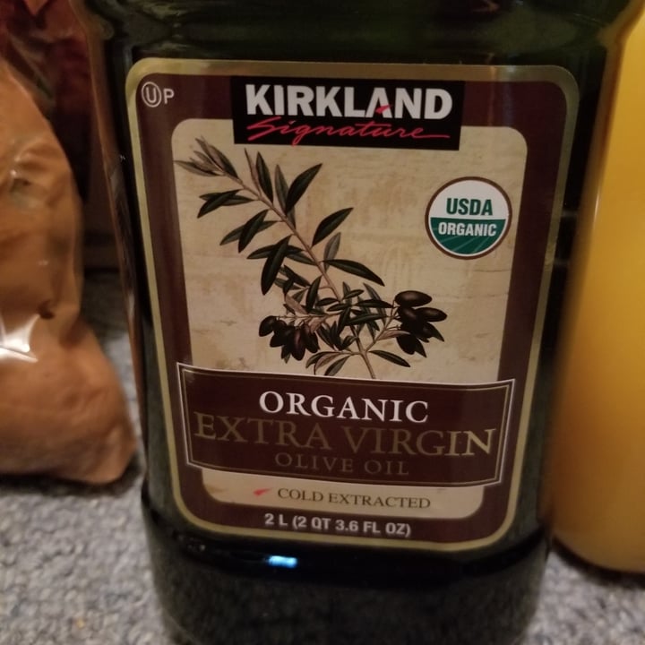photo of Kirkland Signature Organic extra virgin olive oil shared by @shmoopsify on  15 Jun 2020 - review