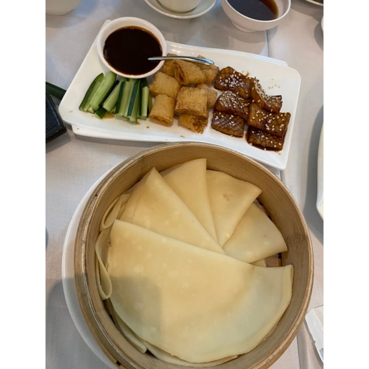 photo of Yang Shin Vegetarian Restaurant Roasted King Oyster Mushrooms in Beijing Duck Style shared by @viviantothewu on  01 Jun 2020 - review