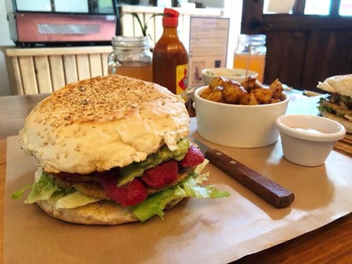 photo of Taco Green Hamburguesa de Salchicha shared by @anaiturrizar on  02 Jul 2019 - review