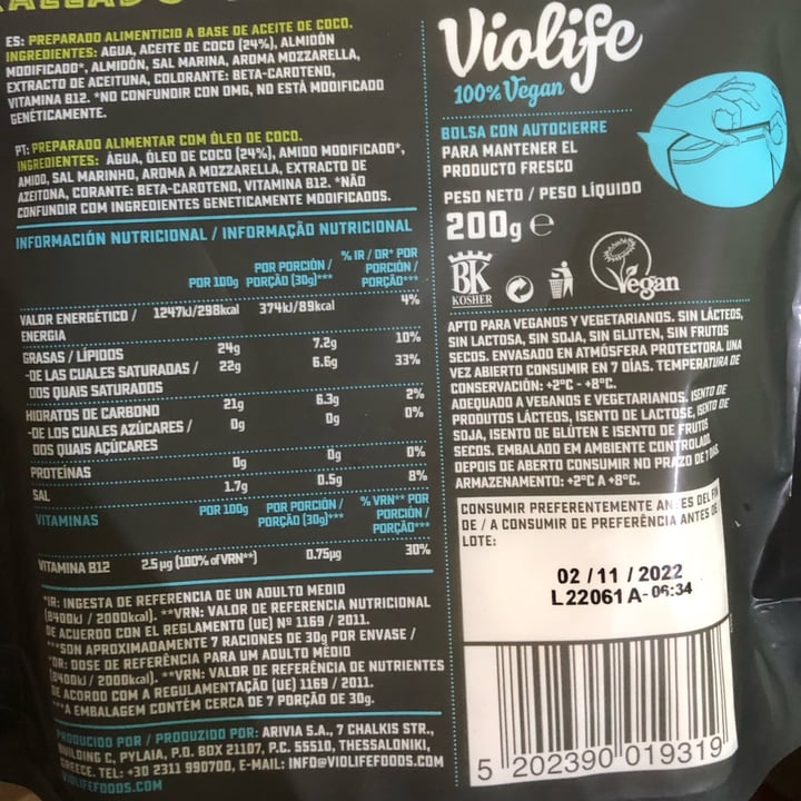 review photo of Violife Mozzarella Flavour Slices shared by @veganningbetter on 11 May 2022 - review