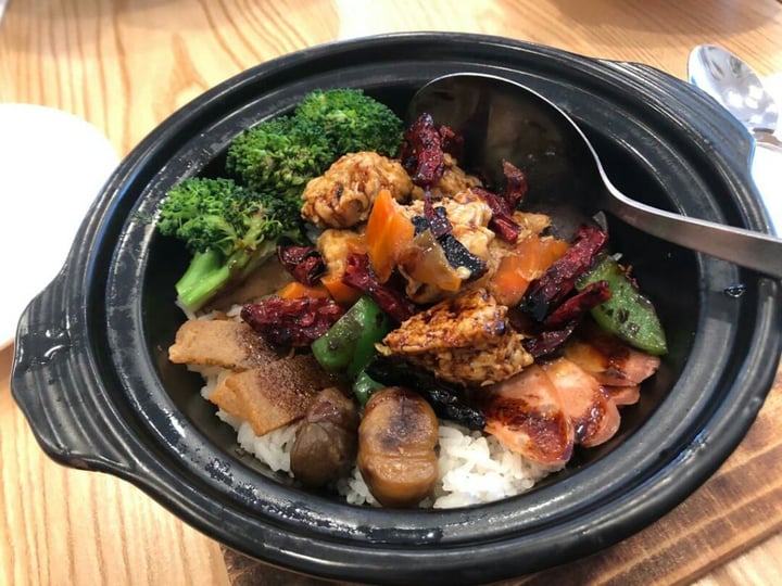 photo of Green Ba Vegetarian Restaurant Claypot Rice with Gongbao Chicken shared by @fourdollars on  12 Nov 2019 - review