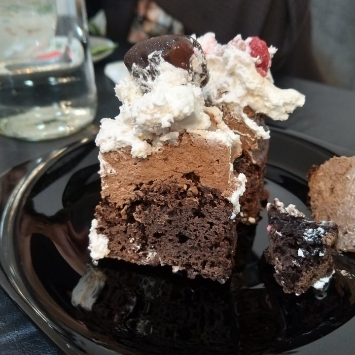 photo of Kiki Pastelería Vegana Torta Brownie con Franui shared by @aldyflorent on  17 Oct 2021 - review