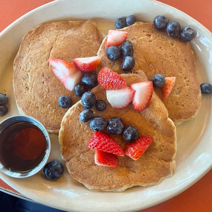 review photo of Snooze an A.M. Eatery Vegan Bliss Pancakes shared by @cig on 05 Feb 2022 - review