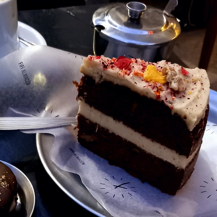 review photo of Fifi Almacén Carrot cake shared by @laritacaplan on 16 May 2021 - review
