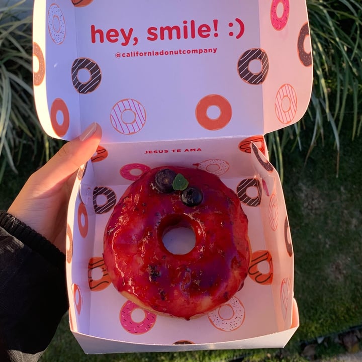 photo of California Donut Company Donut Blueberry shared by @karolkessely on  19 Jul 2021 - review