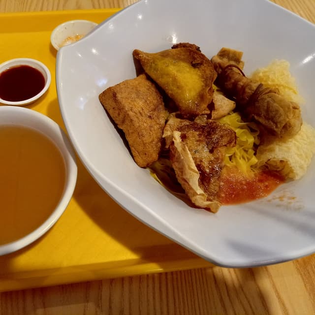 Foto do prato “yong tau foo”