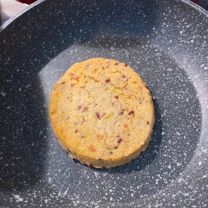 photo of Carrefour Burger broccoli con tofu e farro shared by @federicapietroniro on  03 Jan 2021 - review