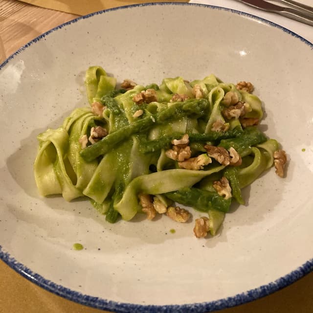 Foto do prato “Tagliatelle agli asparagi”