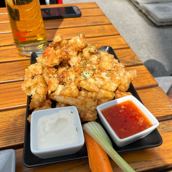 photo of Green Flamingo Innsbruck Cauliflower wings shared by @valeriamaselli on  27 Aug 2022 - review