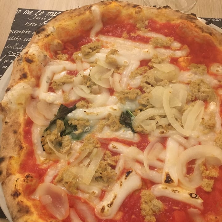 review photo of Napul'é - Pizzeria Napoletana Pizza tonno e cipolle vegana shared by @mariacossu on 03 Oct 2022 - review