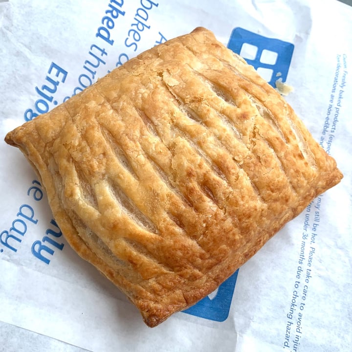 photo of Greggs Sausage, Bean & CheeZe Melt shared by @vegpledge on  13 Aug 2021 - review