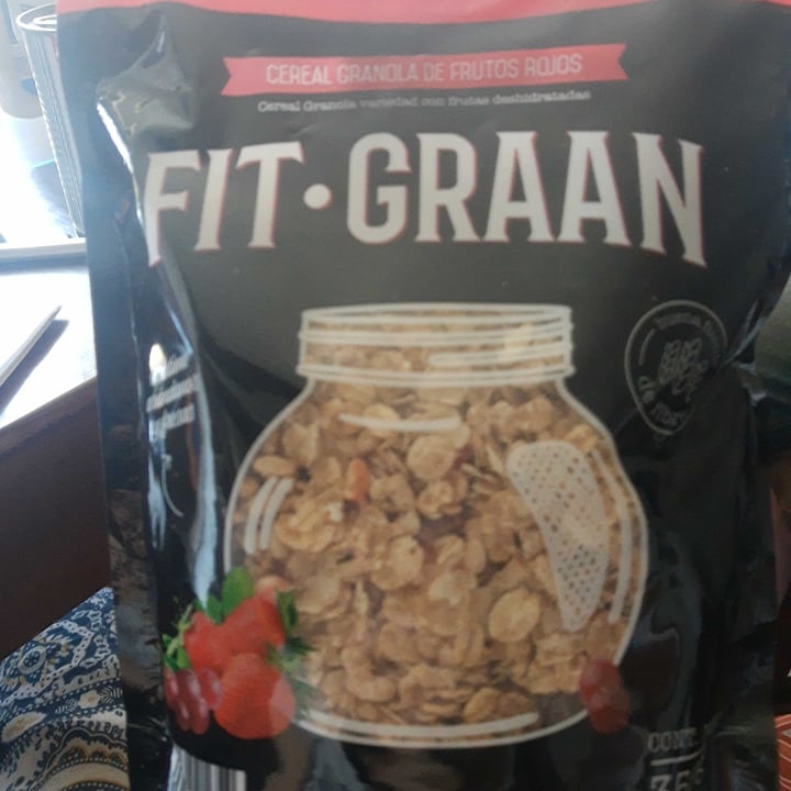 photo of Fit graan Granola Frutos Rojos shared by @berna05 on  06 Apr 2021 - review