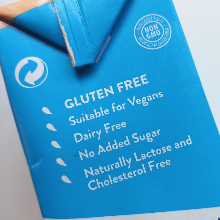 review photo of Blue Diamond Almond breeze almond and oat milk shared by @terraverte on 13 May 2022 - review