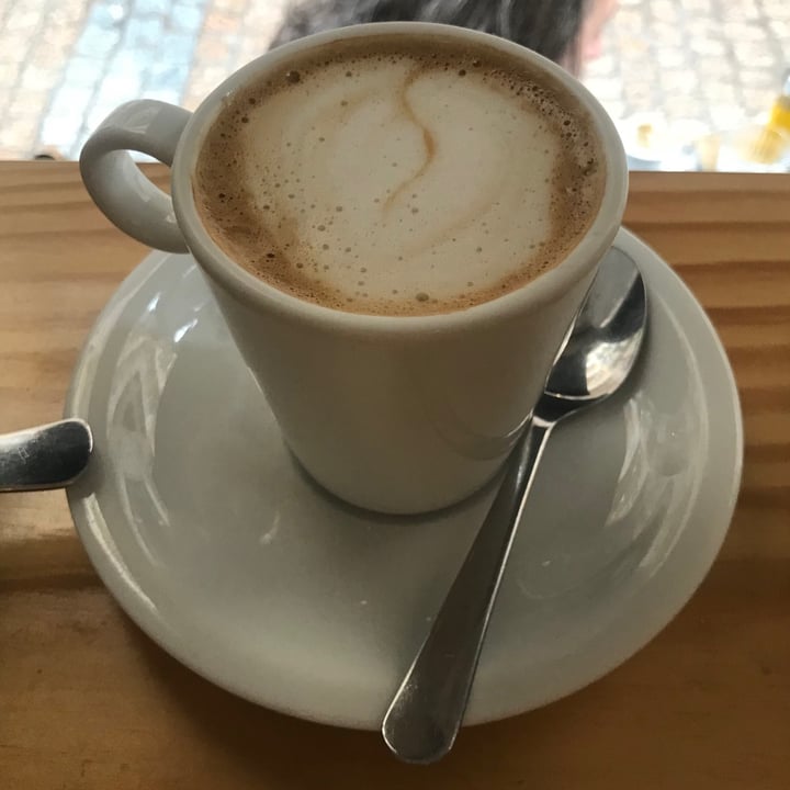 photo of Bohemian Lane Pastelería Vegana Café con leche shared by @minmarmag on  20 Sep 2021 - review