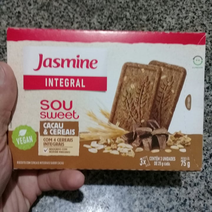 photo of Jasmine Biscoito com cereais integrais sabor cacau shared by @souvegano on  21 May 2022 - review
