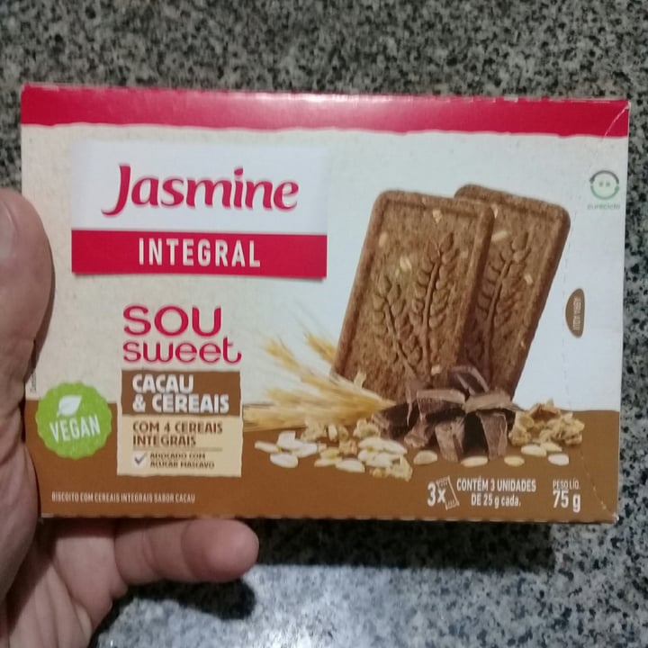 review photo of Jasmine Biscoito com cereais integrais sabor cacau shared by @souvegano on 21 May 2022 - review