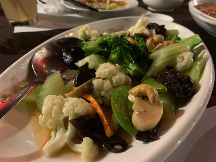 photo of Bla Bla Bla Midin fried garlic (Sarawak Local Fern) and fried veggies shared by @daphling on  24 May 2019 - review