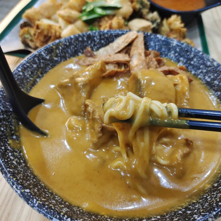 photo of SHU Vegetarian Indian rojak shared by @jessnalism on  27 Jun 2022 - review