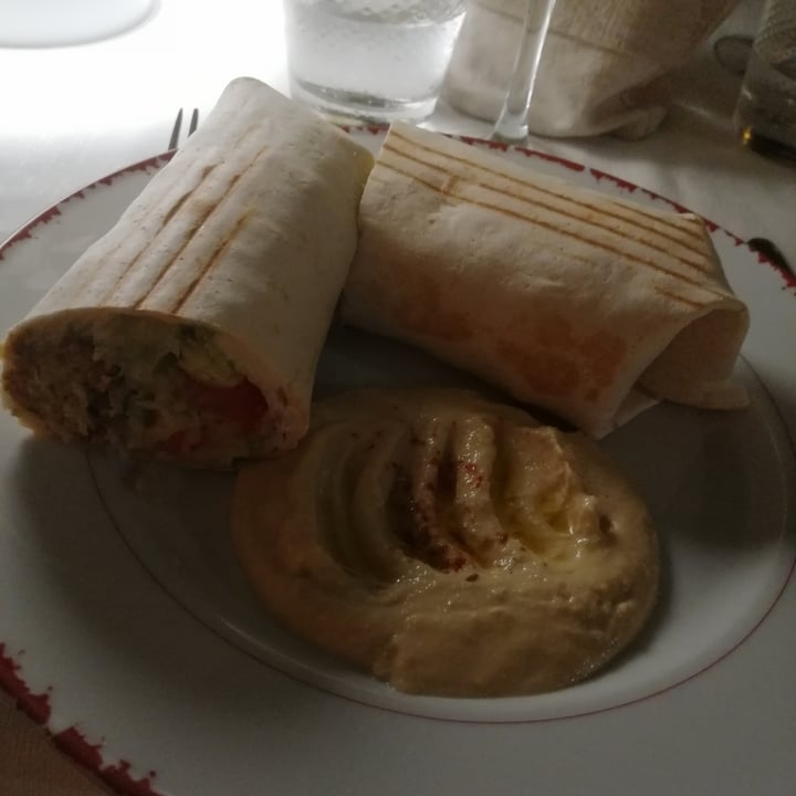 photo of Mille e Una Notte Udine Piadina con falafel e hummus shared by @annaveglover on  28 Sep 2021 - review