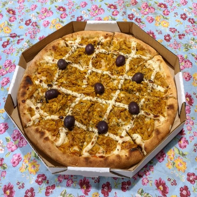 菜肴“Pizza de Frango Vegetal com Catupiry Vegetal”的照片