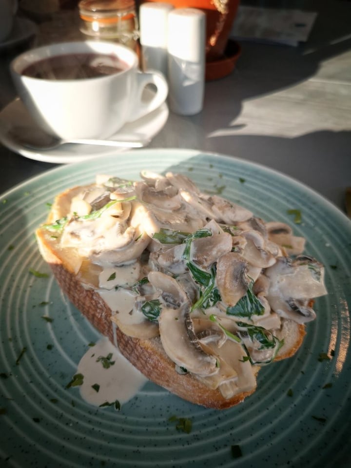 photo of The Greenhouse Horsforth Creamy Garlic Mushrooms With Spinach And Parsley shared by @twowheeledvegan on  31 Dec 2019 - review