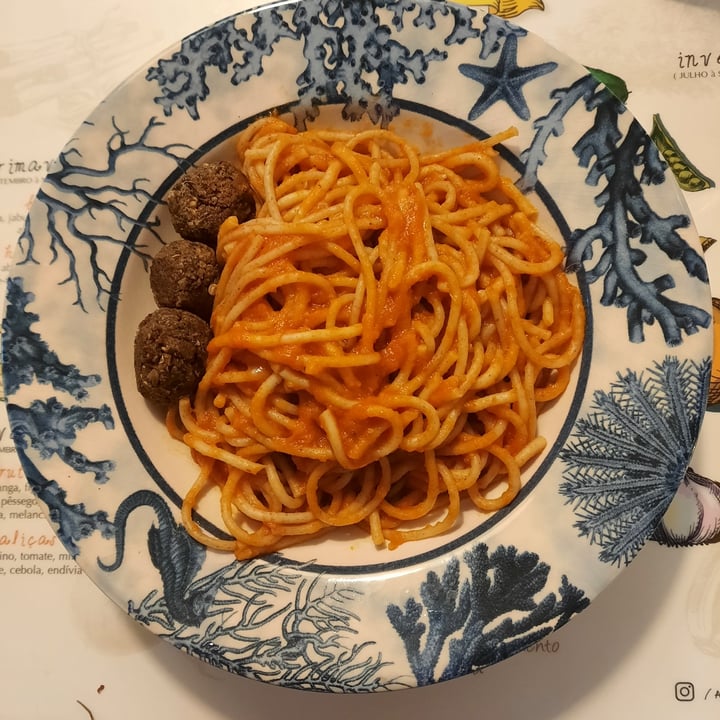 review photo of Ambrósio Café & Cozinha Afetiva Hamburger de Cogumelos E Macarrão Com Almôndegas De Soja shared by @momomorais on 27 Nov 2021 - review