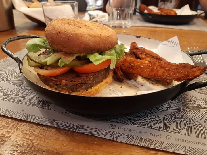 photo of Tea Connection Madre Burger shared by @emilyvegan on  25 Nov 2019 - review